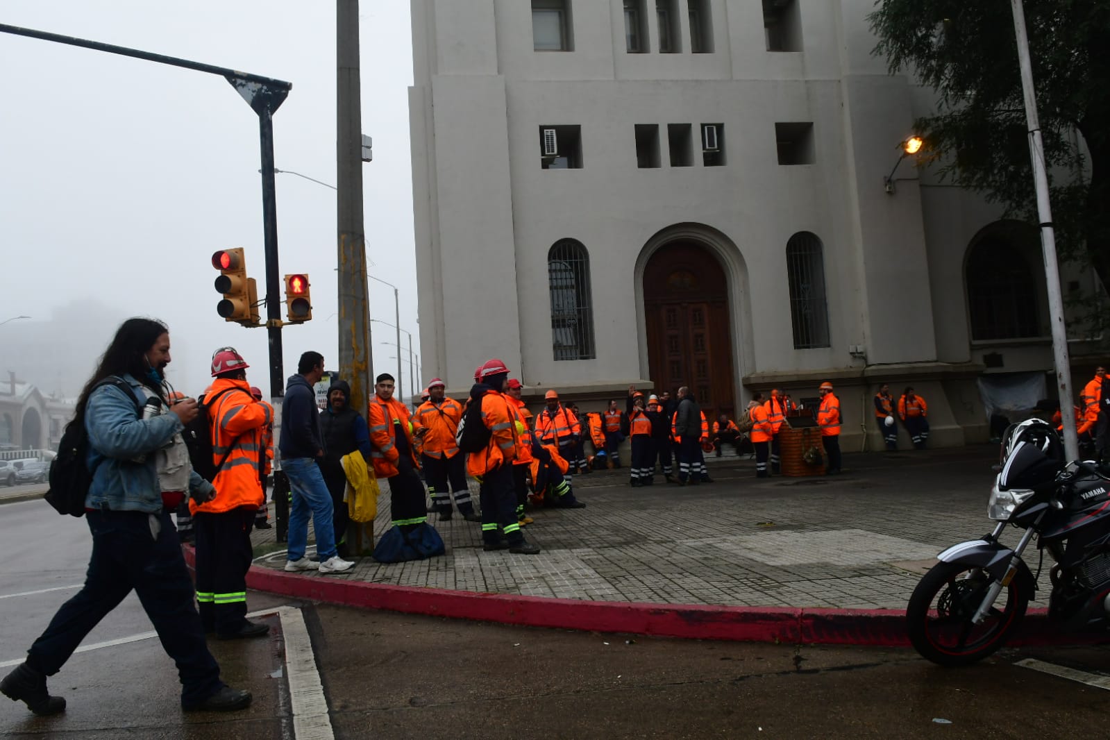 Incendio en barco en el puerto. Foto: Francisco Flores