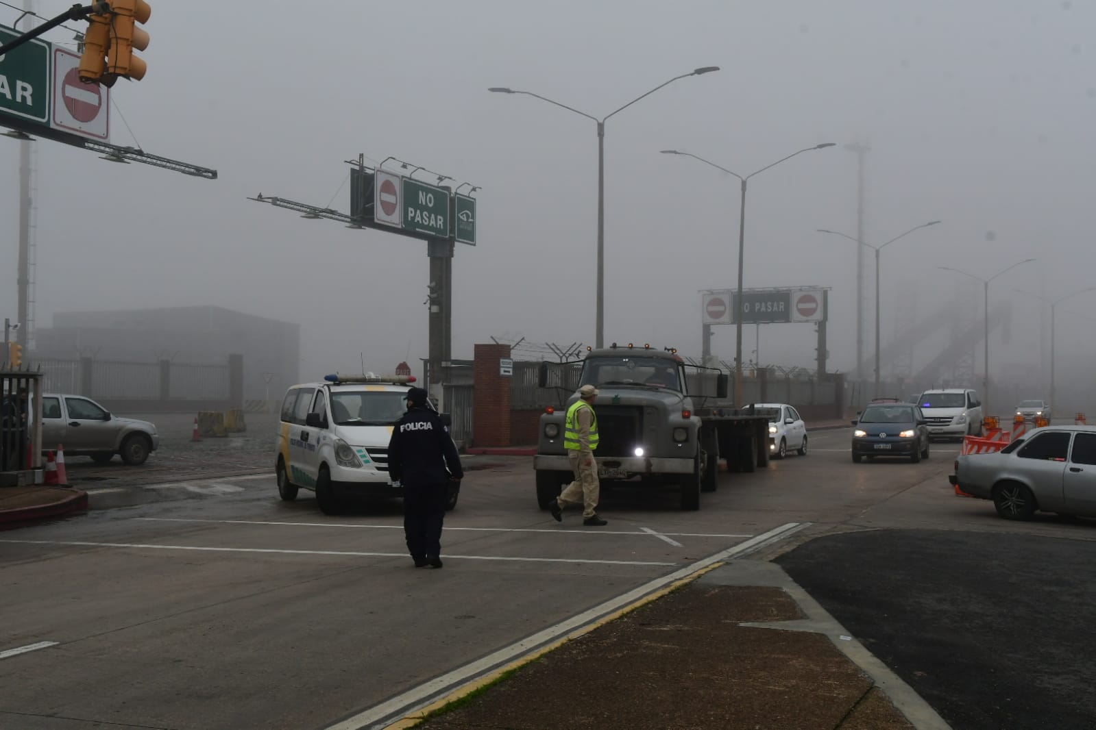 Incendio en barco en el puerto. Foto: Francisco Flores