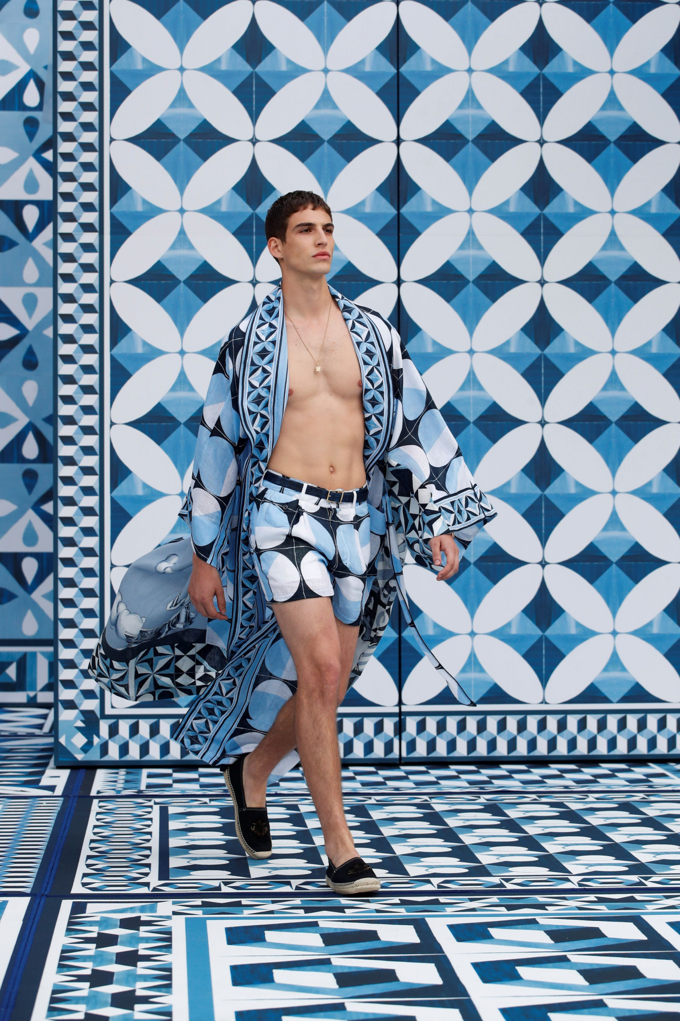 desfile dolce & gabbana 2020 con mascarillas