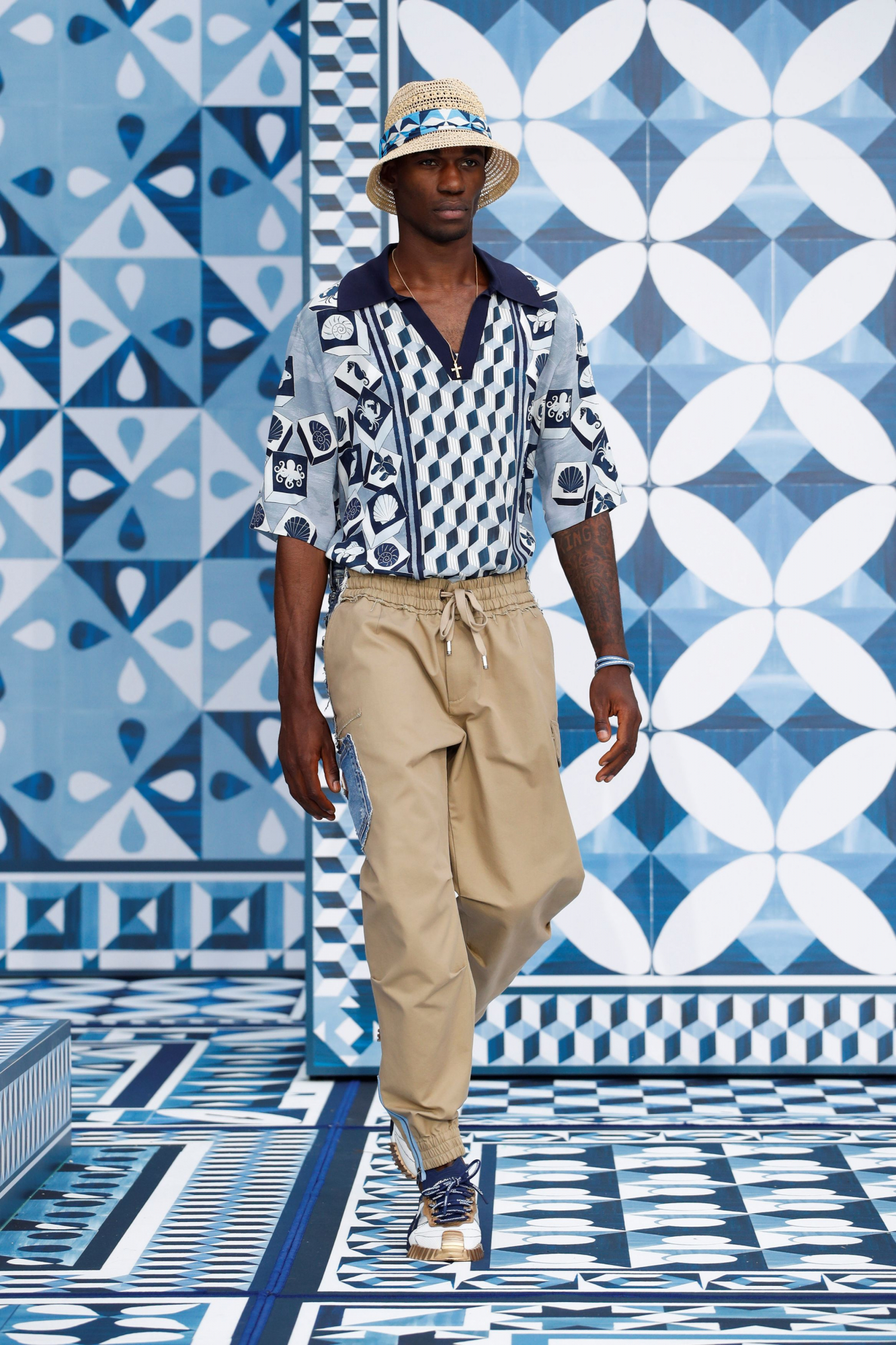 dolce & gabbana 2020, desfile con coronavirus