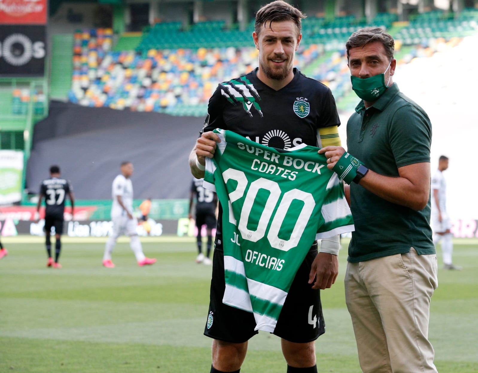 Sebastián Coates homenajeado por Sporting de Lisboa. FOTO: @Sporting_CP