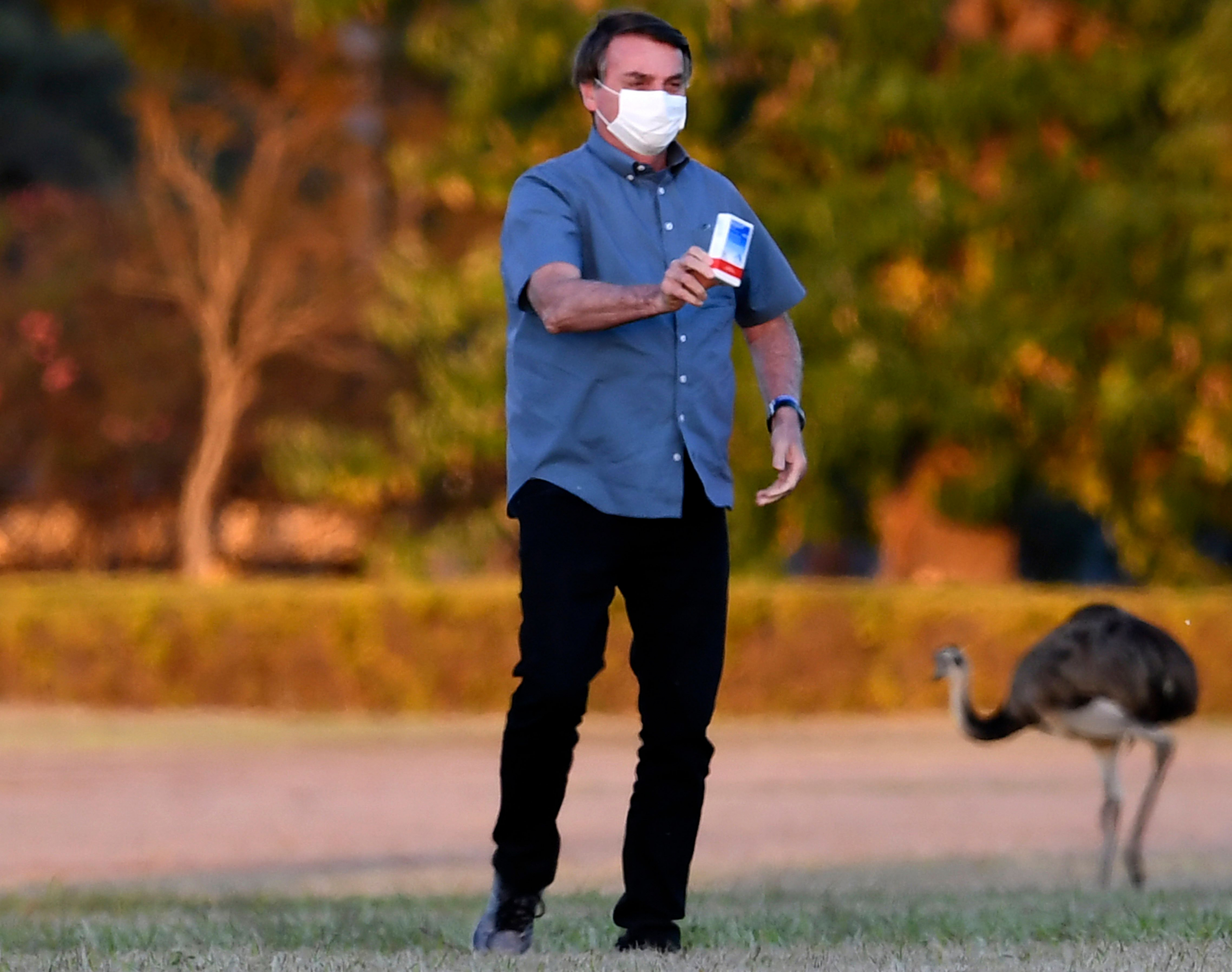 Bolsonaro promociona el uso de hidroxicloroquina contra el coronavirus. Foto: AFP