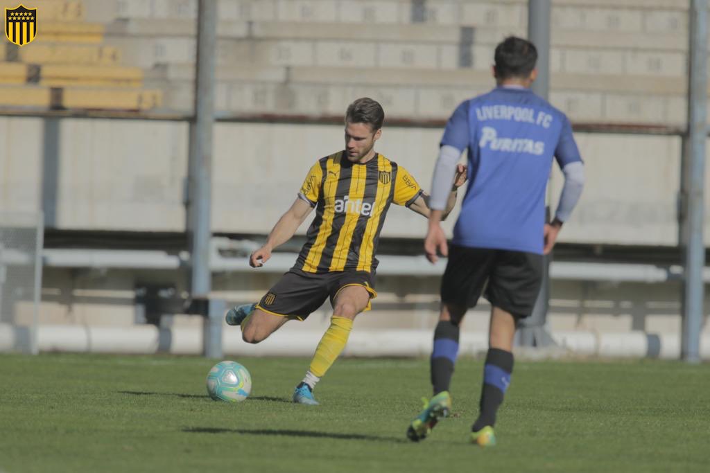 Gary Kagelmacher en el amistoso entre Peñarol y Liverpool. Foto: @OficialCAP.