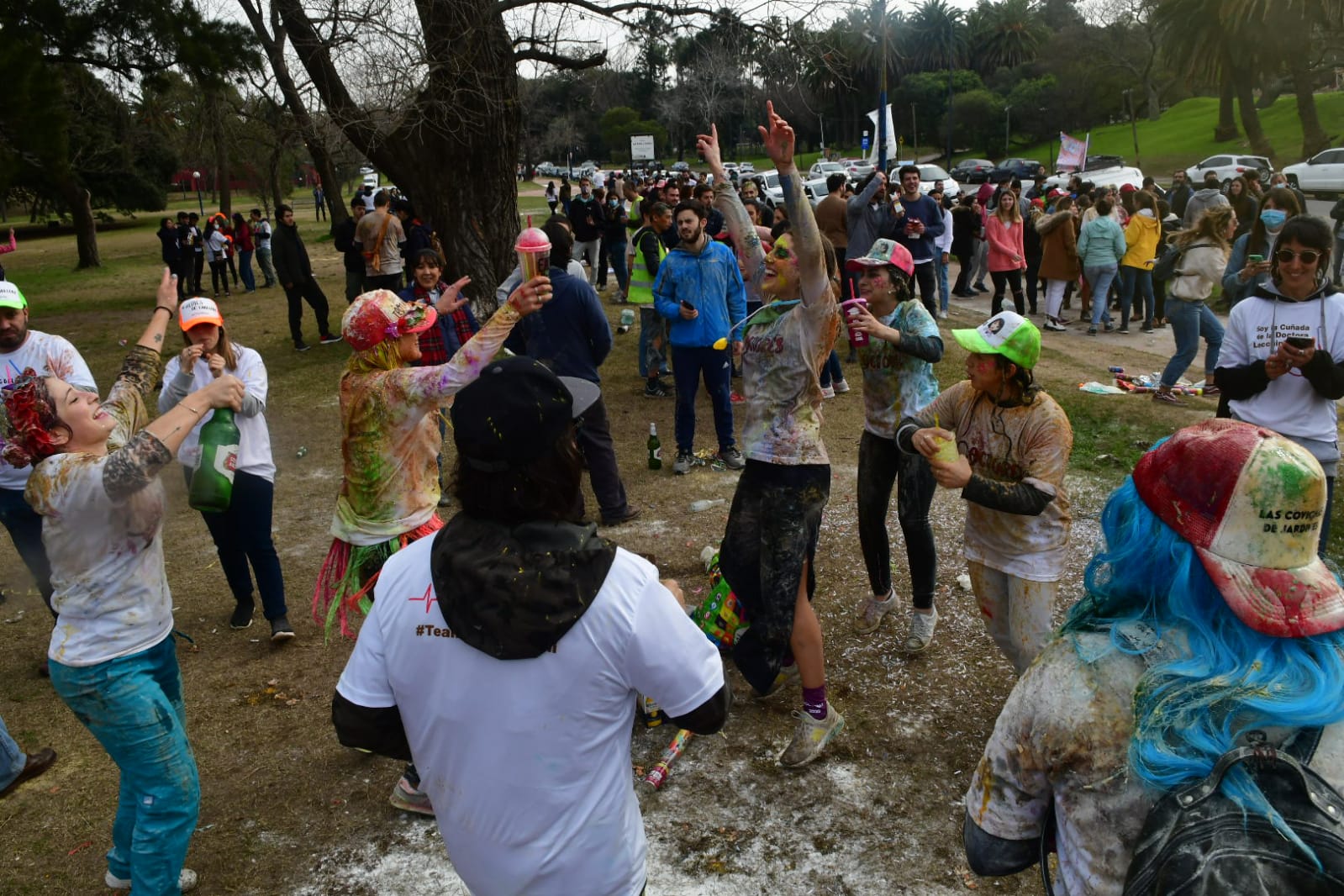 #Doctores2020: alumnos graduados en Medicina festejan en Parque Batlle. Foto: Francisco Flores.