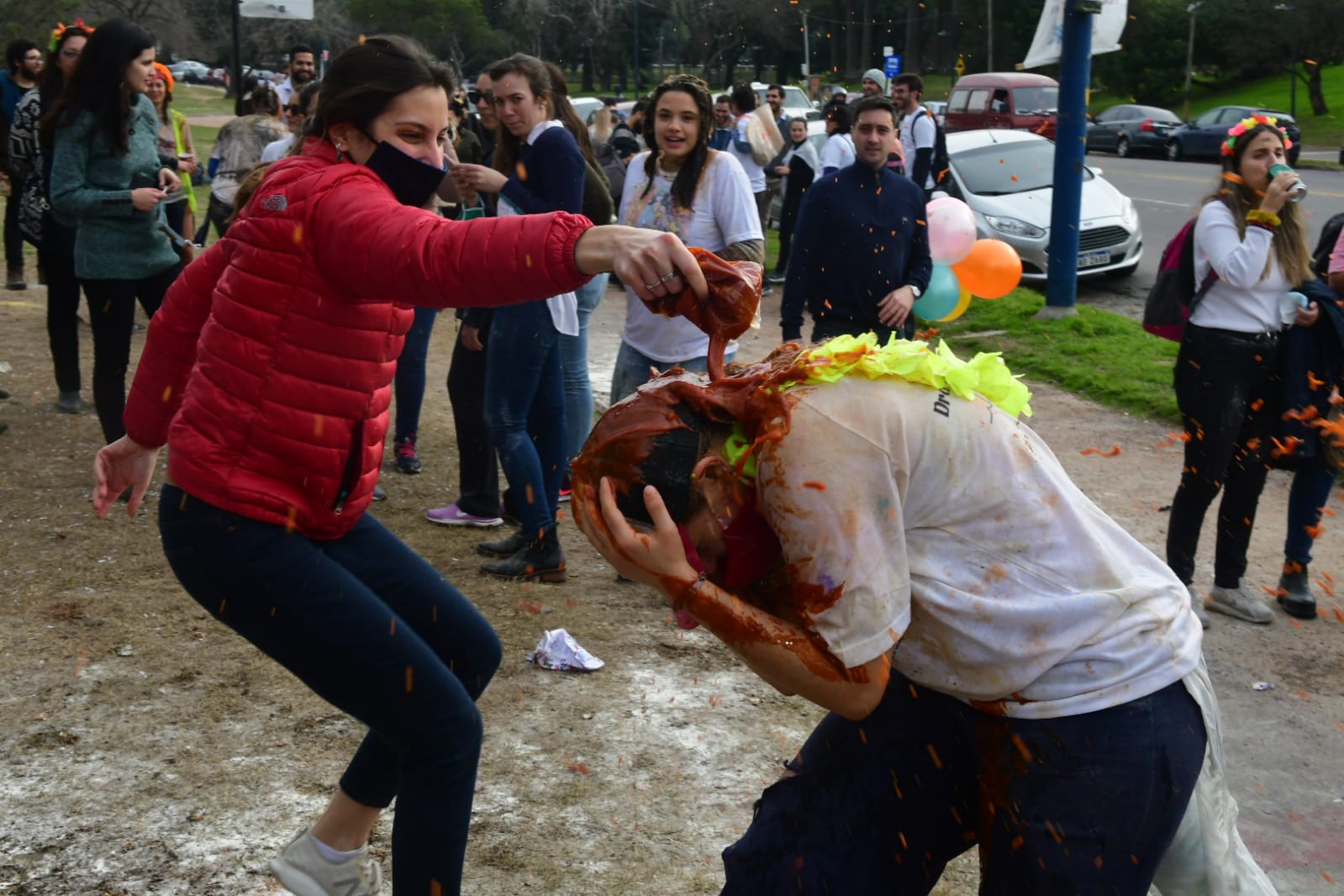 #Doctores2020: alumnos graduados en Medicina festejan en Parque Batlle. Foto: Francisco Flores.