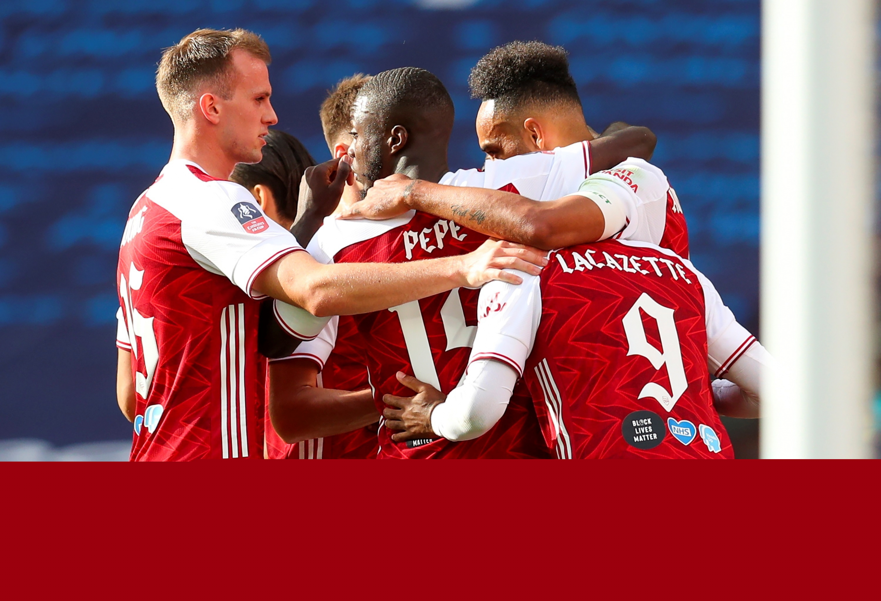 El festejo de los jugadores del Arsenal tras un gol en la final de la FA Cup. Foto: EFE.
