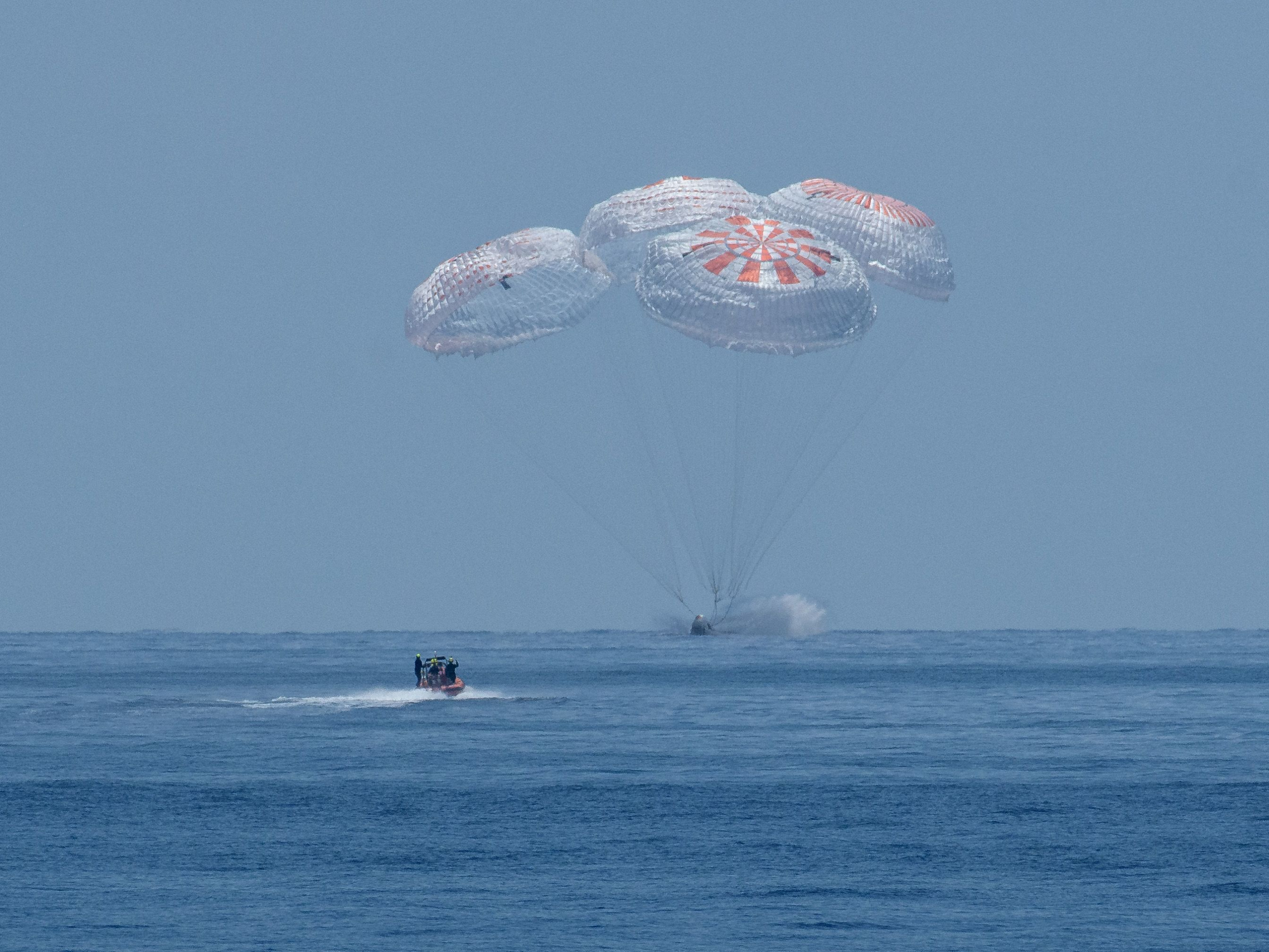 Cuando la cápsula llegó a la Tierra. Foto: AFP