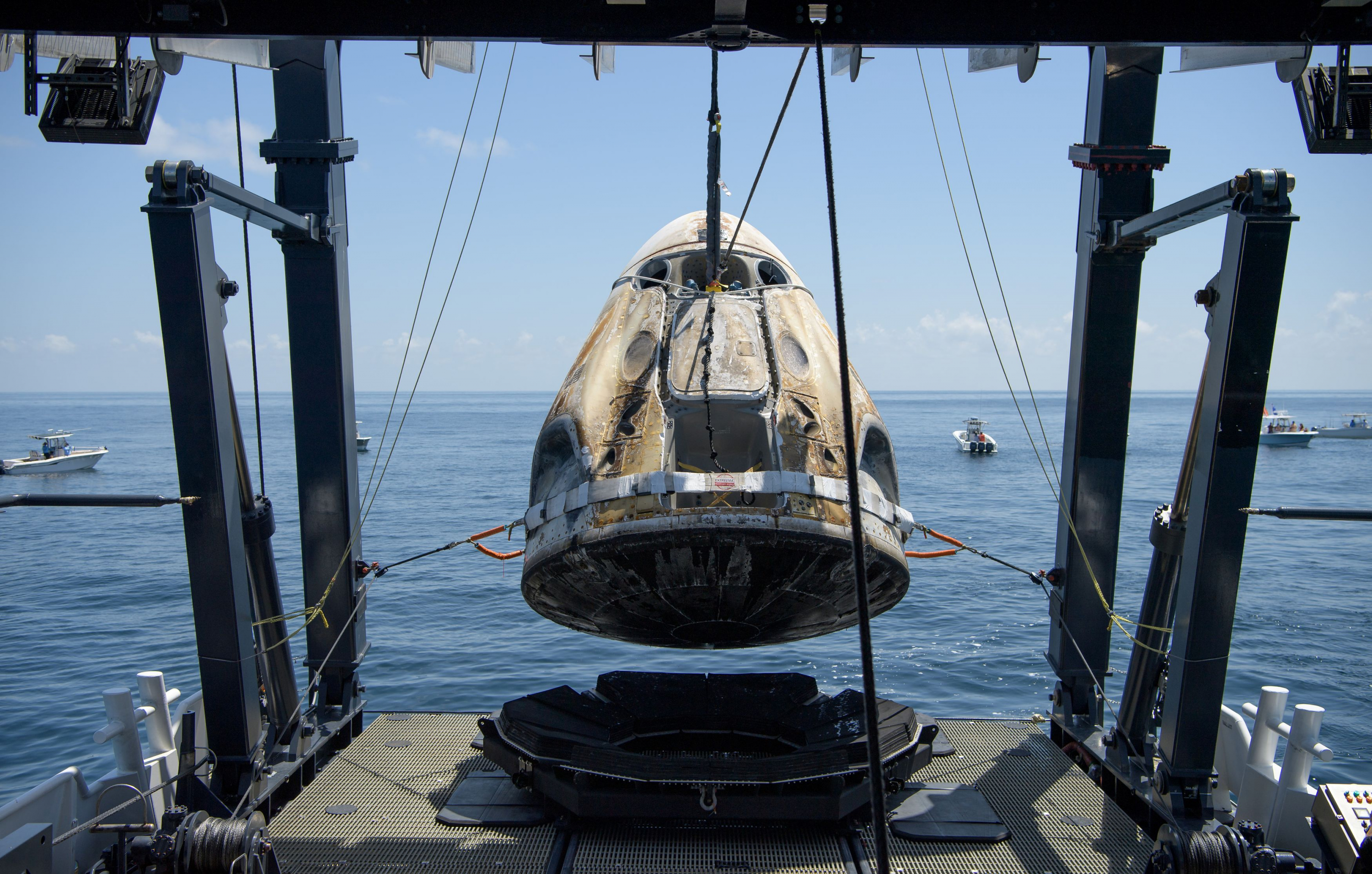Cápsula de SpaceX en el Golfo de México. Foto: Reuters