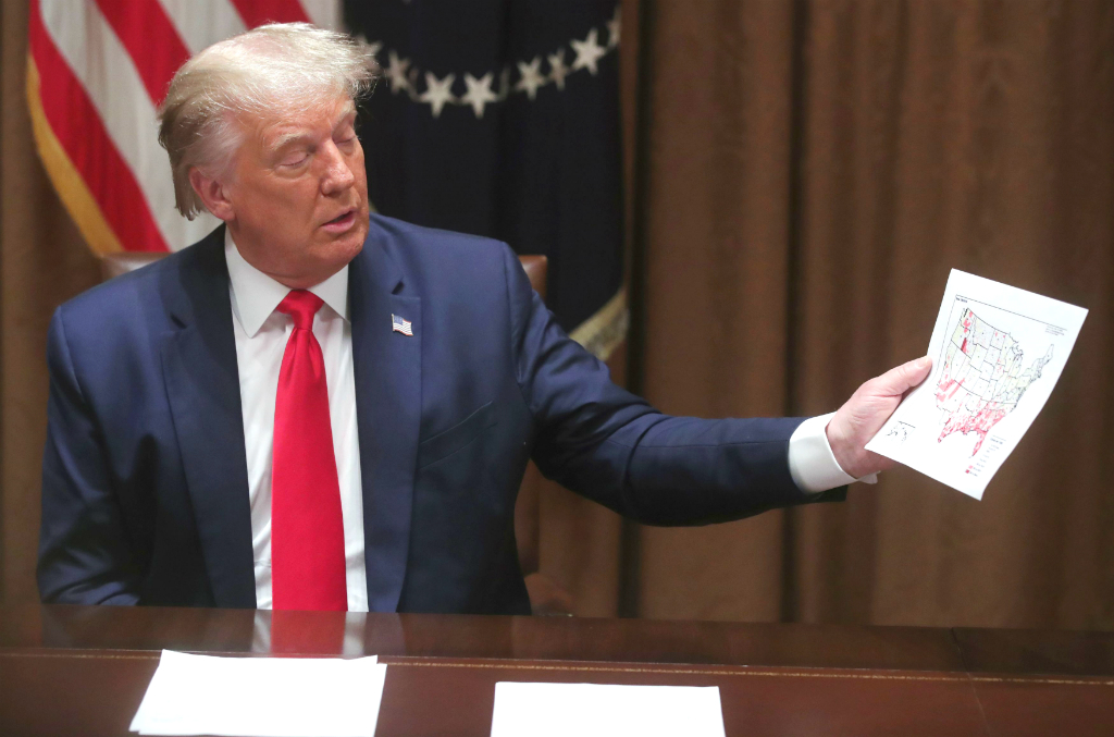 Trump sigue presionando para una reapertura, pese al avance del virus en EE.UU.. Foto: Reuters