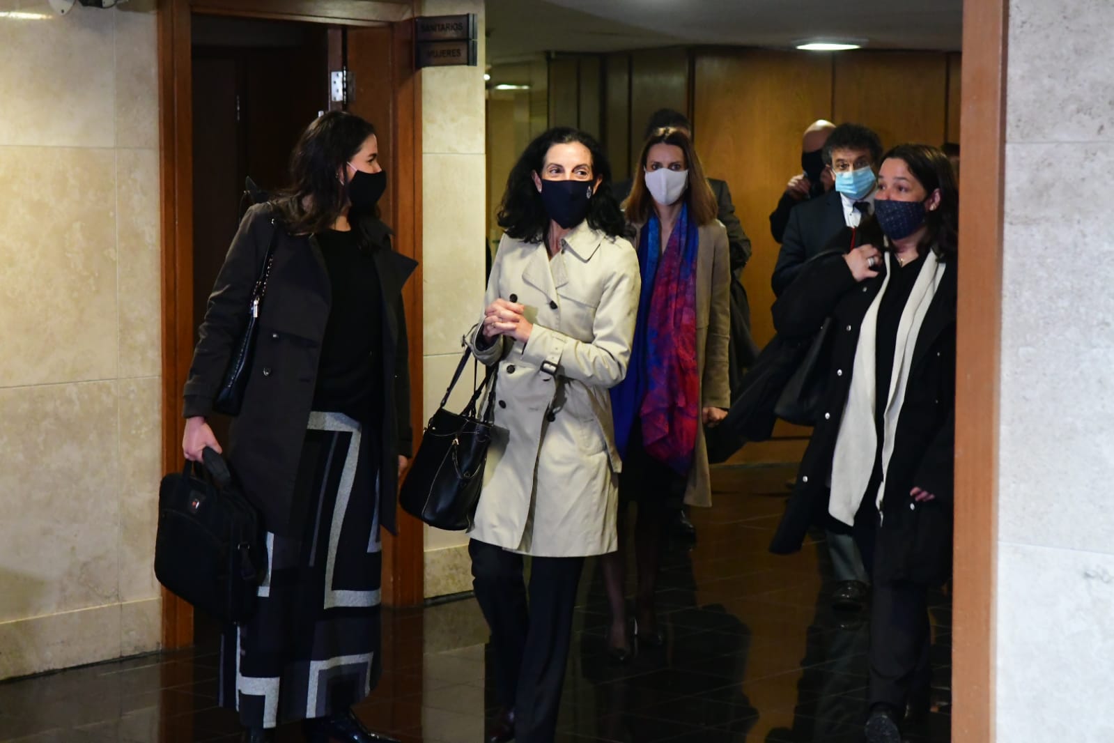 Azucena Arbeleche ingresando a la Comisión de Presupuesto de la Cámara de Representantes. Foto: Francisco Flores