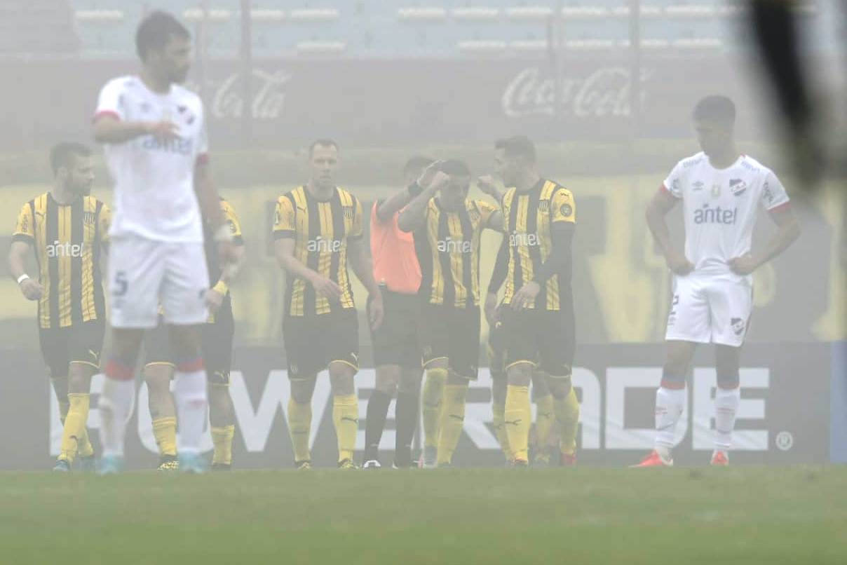 El festejo de Peñarol tras el gol clásico ante Nacional. Foto: Gerardo Pérez.