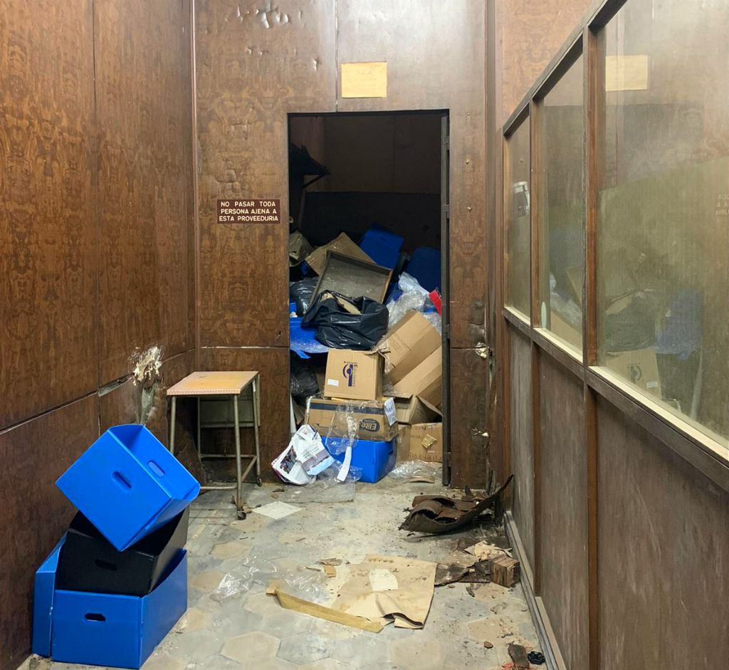 Dentro de la casa Anaya encontraron un equipo de dentista sin usar desde hace años. Foto: Ministerio de Educación.