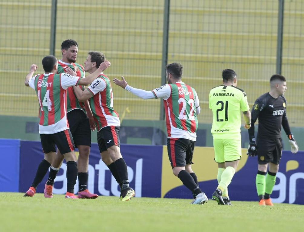 Maximiliano Cantera anotó el primer gol del "Depor" frente a Peñarol. Foto: Gerardo Pérez.