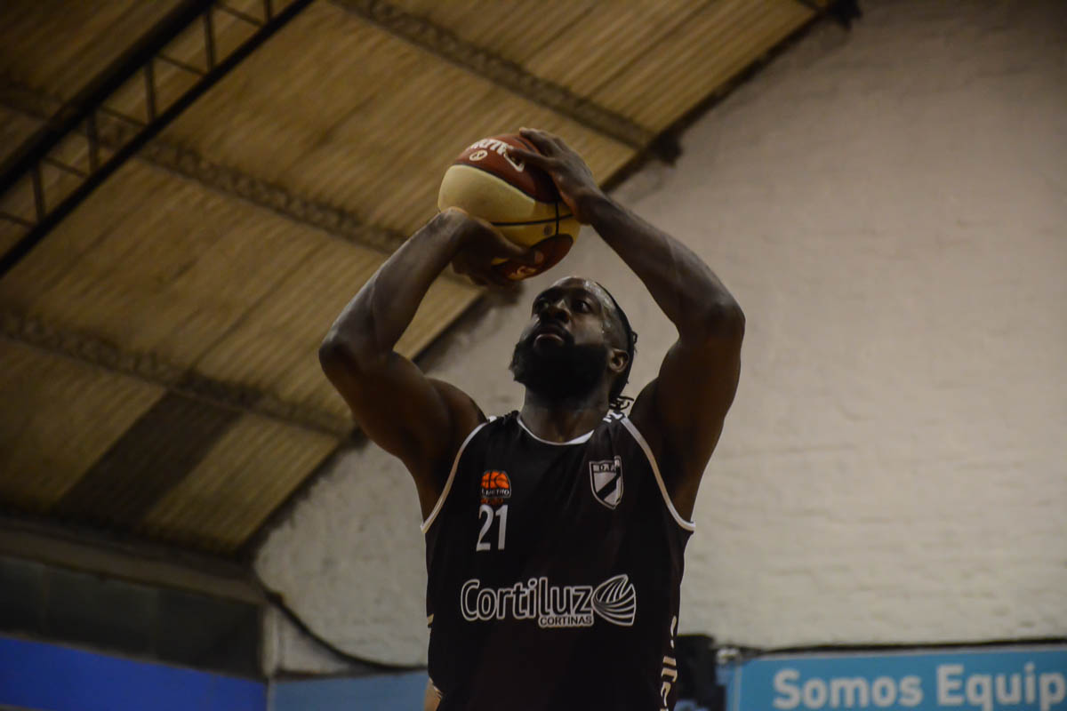 Danubio debutó con una victoria en "El Metro" frente a Tabaré. Foto: Basketuruguay.uy.