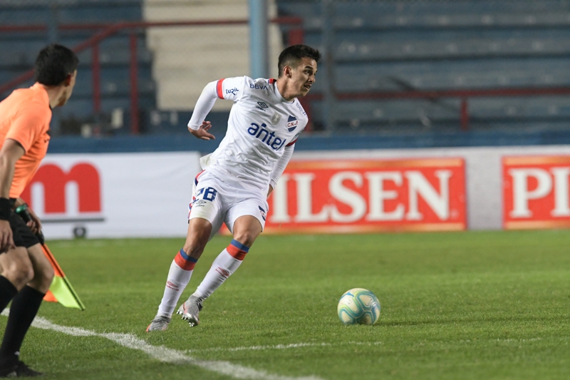 Pablo García en el duelo entre Nacional y Montevideo City Torque. Foto: Gerardo Pérez.
