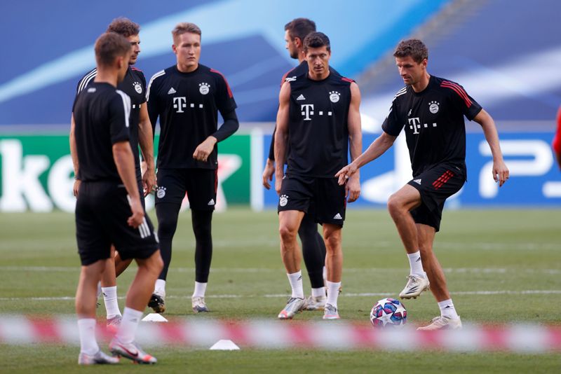 Robert Lewandowski y Thomas Müller en un entrenamiento del Bayern Munich. Foto: Reuters.