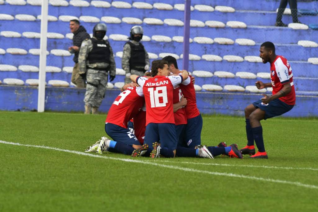 La locura de todos los jugadores de Nacional luego de anotar el gol del triunfo. FOTO: Leo Mainé.