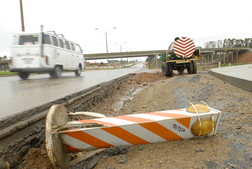 Construcción en rutas del país. Foto: Archivo El País
