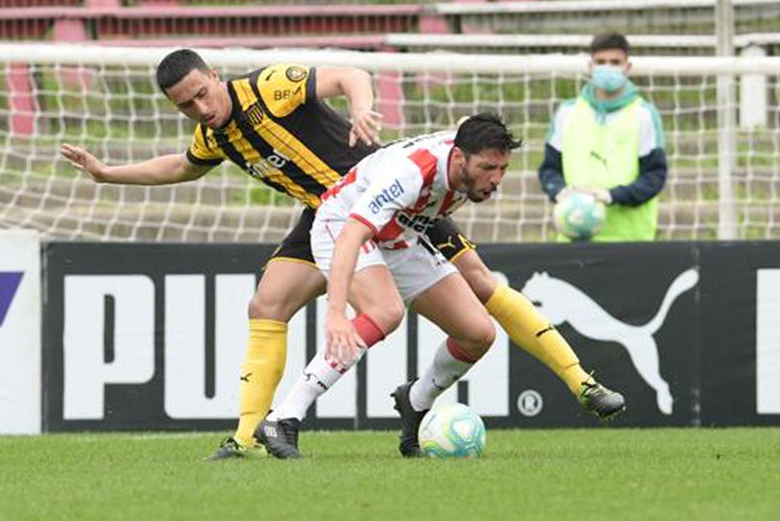 Rodrigo Abascal y Juan Manuel Olivera en el River-Peñarol. Foto: Nicolás Pereyra.