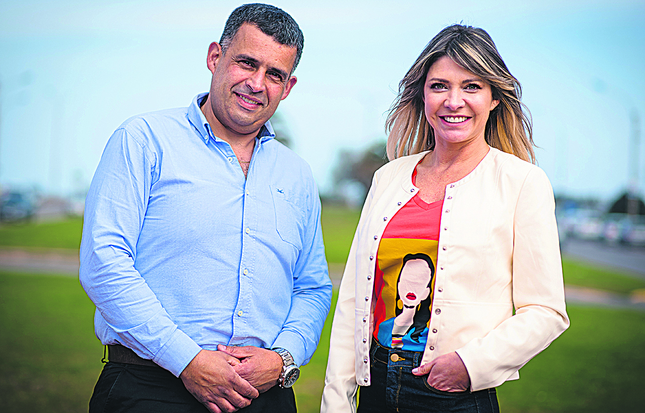 Karina junto a alcalde para el municipio E por el Partido Nacional, César Raimondo.