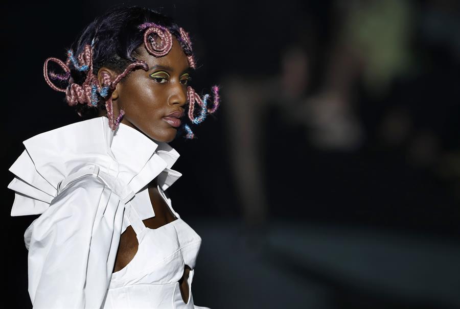 Los diseños de Dominnico en la Mercedes Benz Fashion Week de Madrid. Foto: EFE