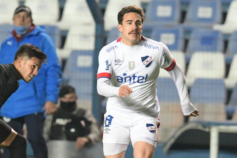 Gabriel Neves y su look del bigote. El primero de esta camada de futbolistas. Foto: Gerardo Pérez.