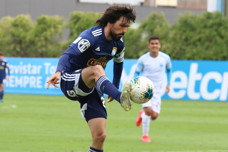 Jorge Cazulo con los colores de Sporting Cristal.