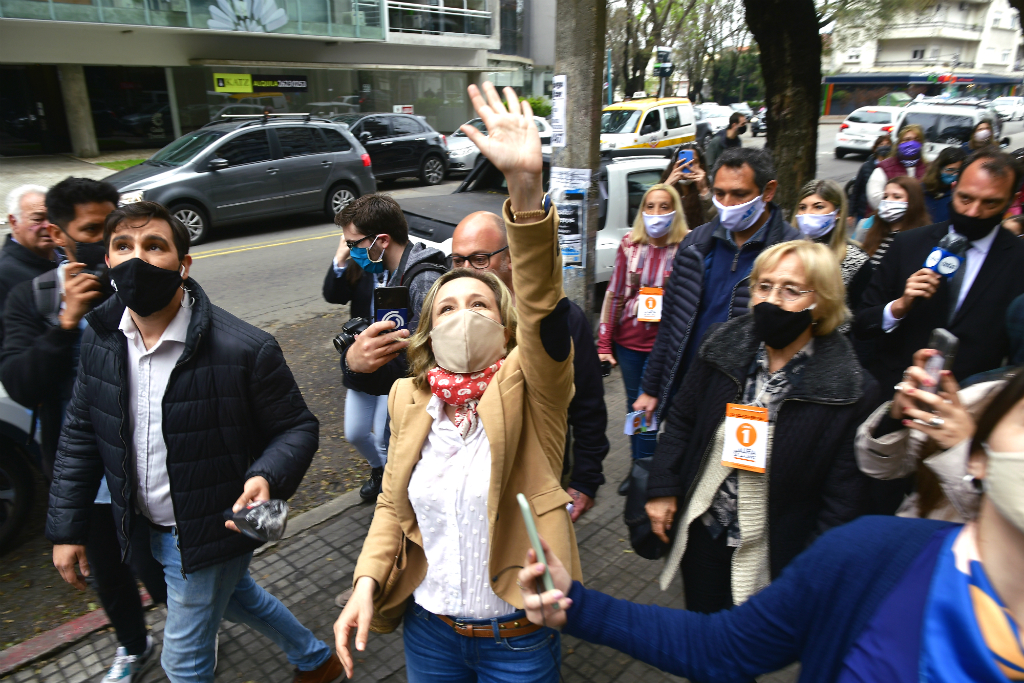 Laura Raffo votando en las elecciones departamentales. Foto: Fernando Ponzetto