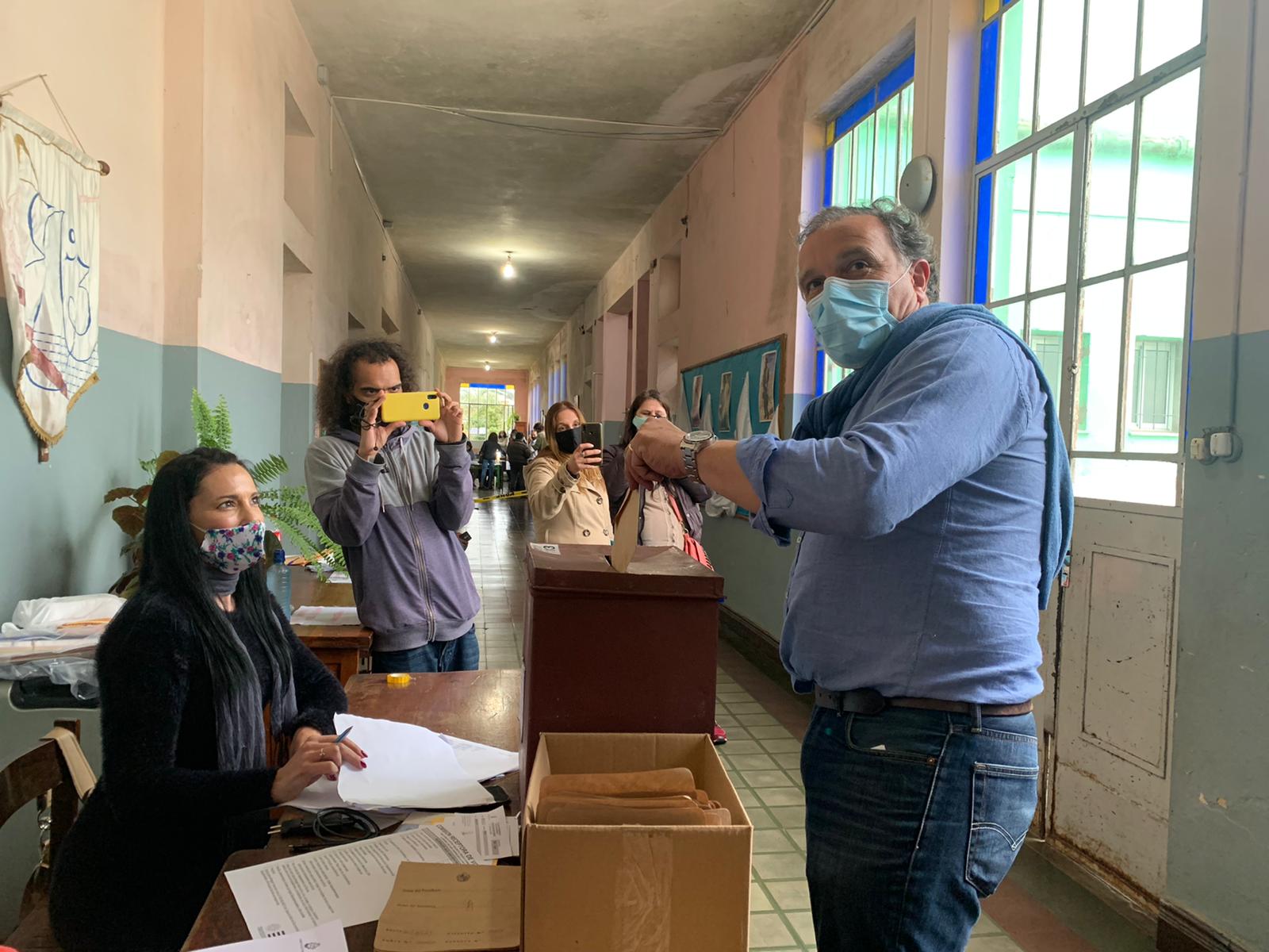 Alejo Umpiérrez se consolidó de madrugada ganador ante el Frente Amplio en Rocha. Foto: Guillermo Lorenzo.