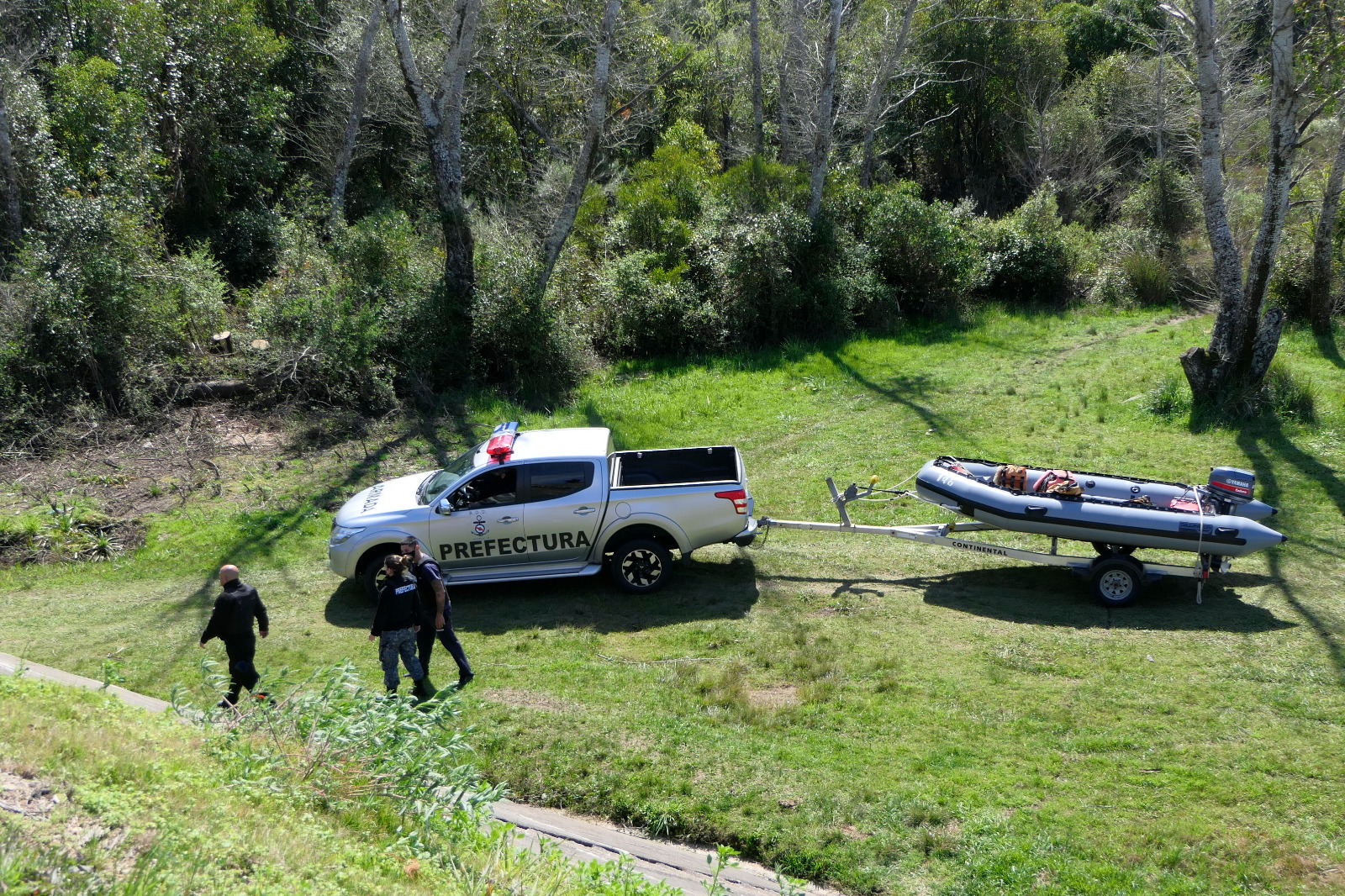 Efectivos policiales desplegaron operativo en San Carlos para dar con el asesino de una niña de siete años. Foto: Ricardo Figueredo