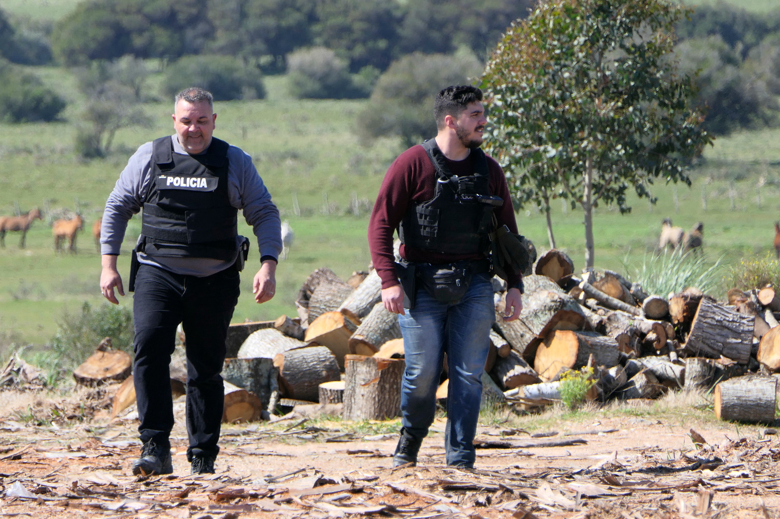 Efectivos policiales desplegaron operativo en San Carlos para dar con el asesino de una niña de siete años. Foto: Ricardo Figueredo