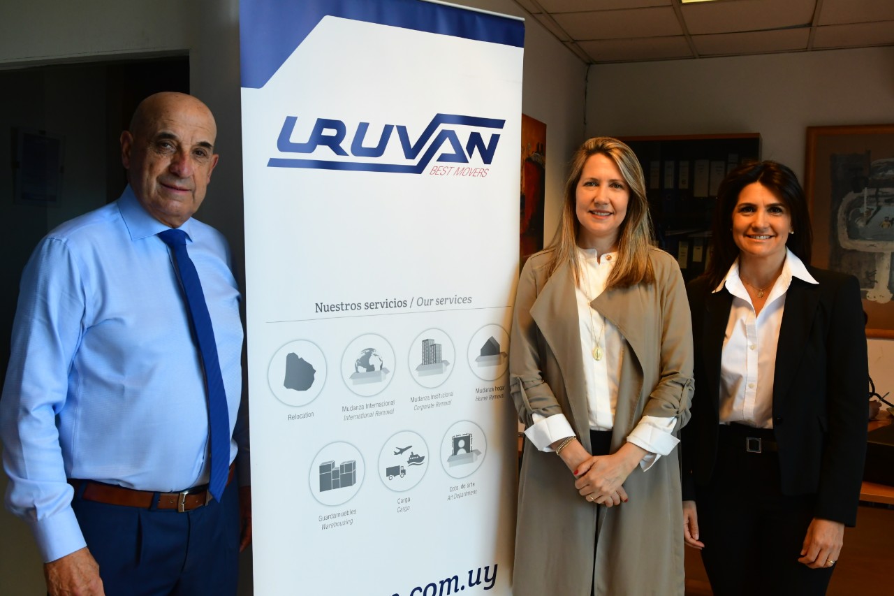 El fundador de Uruvan, Mario Albarracín, junto a María Fernanda y María José, sus hijas y codirectoras de la firma. (Foto: Francisco Flores)