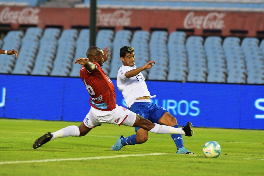 Alexis Rolín y Gonzalo Castro serán titulares esta noche en el Centenario. FOTO: Leo Mainé.