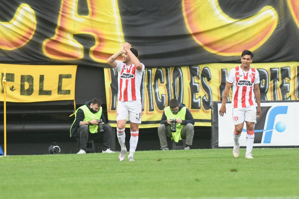 José Neris celebra el gol en el Peñarol-River Plate. Foto: Marcelo Bonjour.