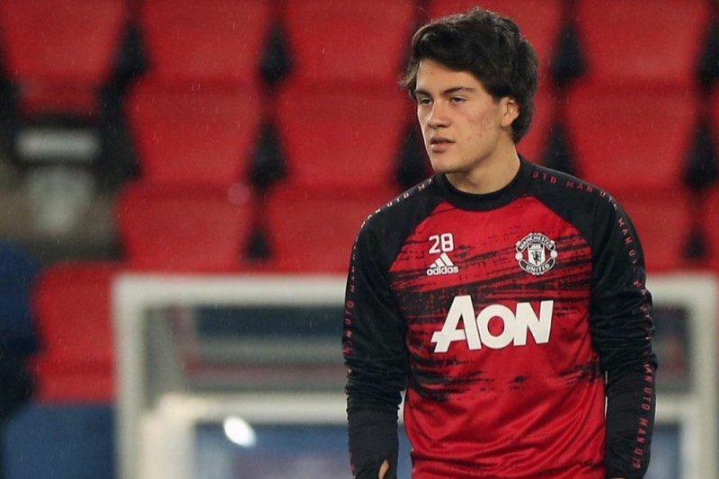 Facundo Pellistri en la previa del juego entre París Saint Germain y Manchester United.