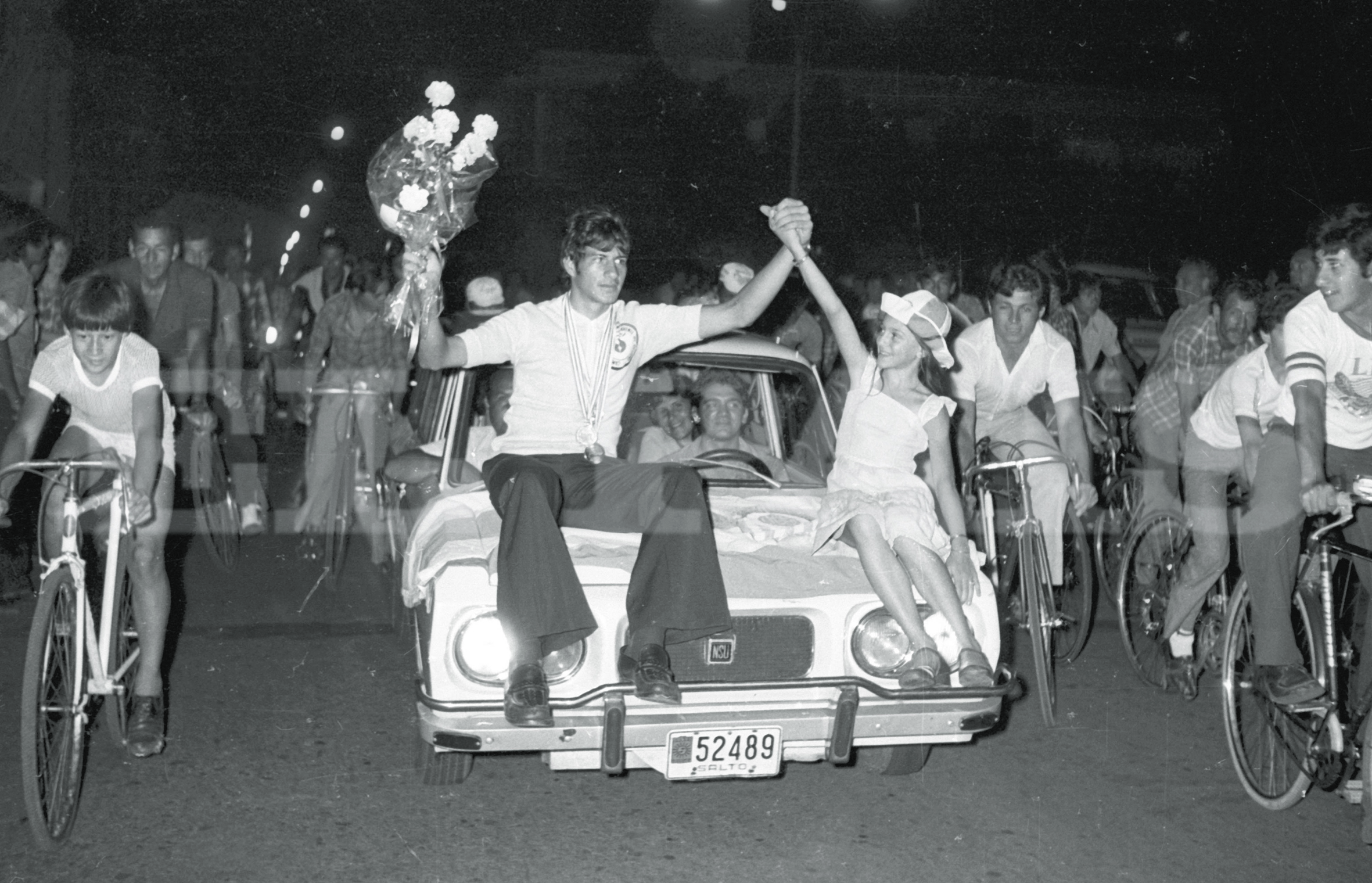 Un muy joven Federico Moreira regresa a su Salto natal tras conquistar la medalla de oro en el Panamericano Juvenil de 1978. Foto: Archivo El País.