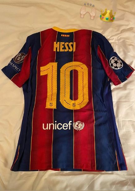 Carlos de Pena con su "trofeo" luego del partido. Foto: Instagram / Carlos de Pena.