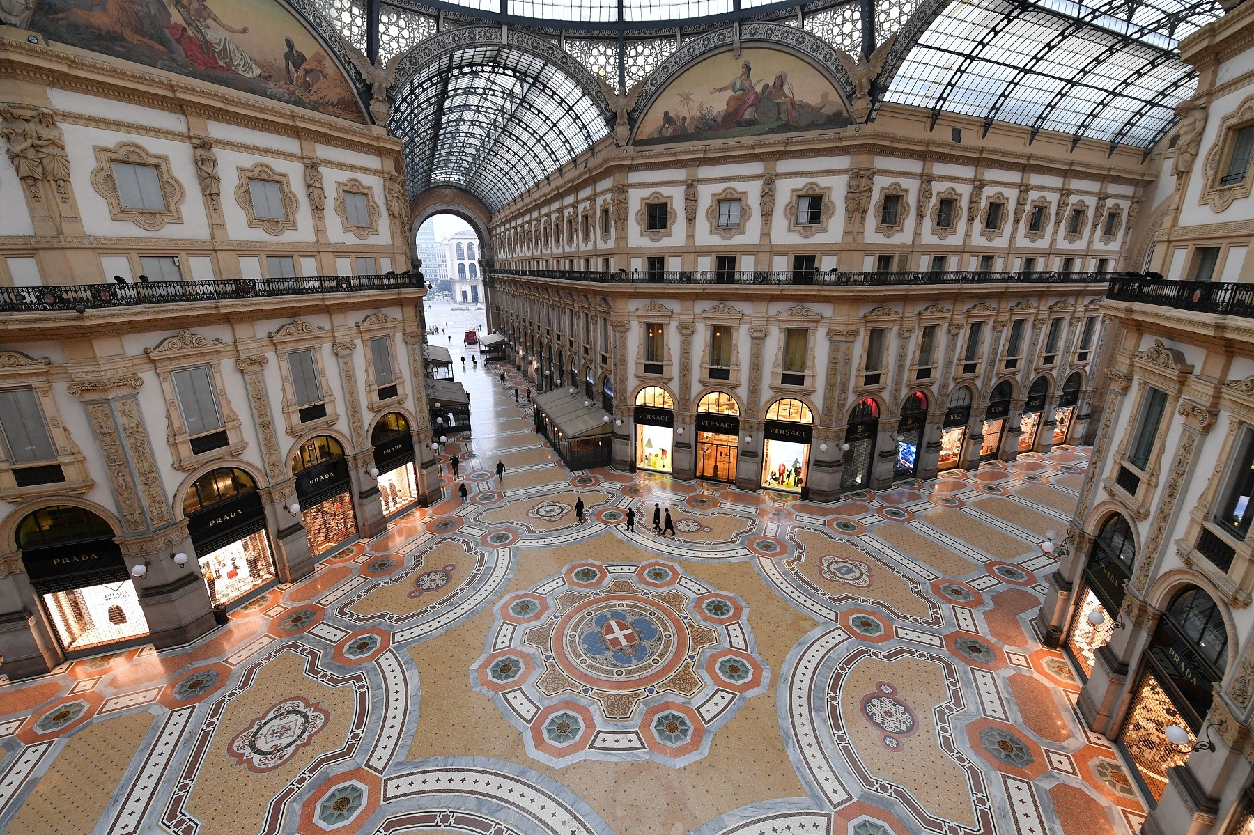 La Galleria Vittorio Emanuele II en Milán casi desierta, mientras la región de Lombardía se convierte en una 'zona roja'. Foto: Reuters