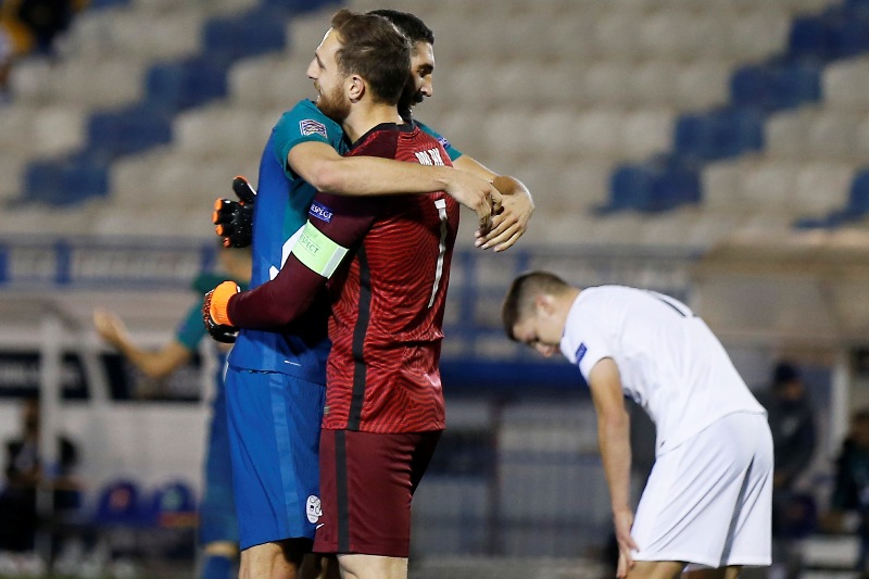 Jan Oblak celebra la clasificación de Eslovenia. Foto: Reuters.