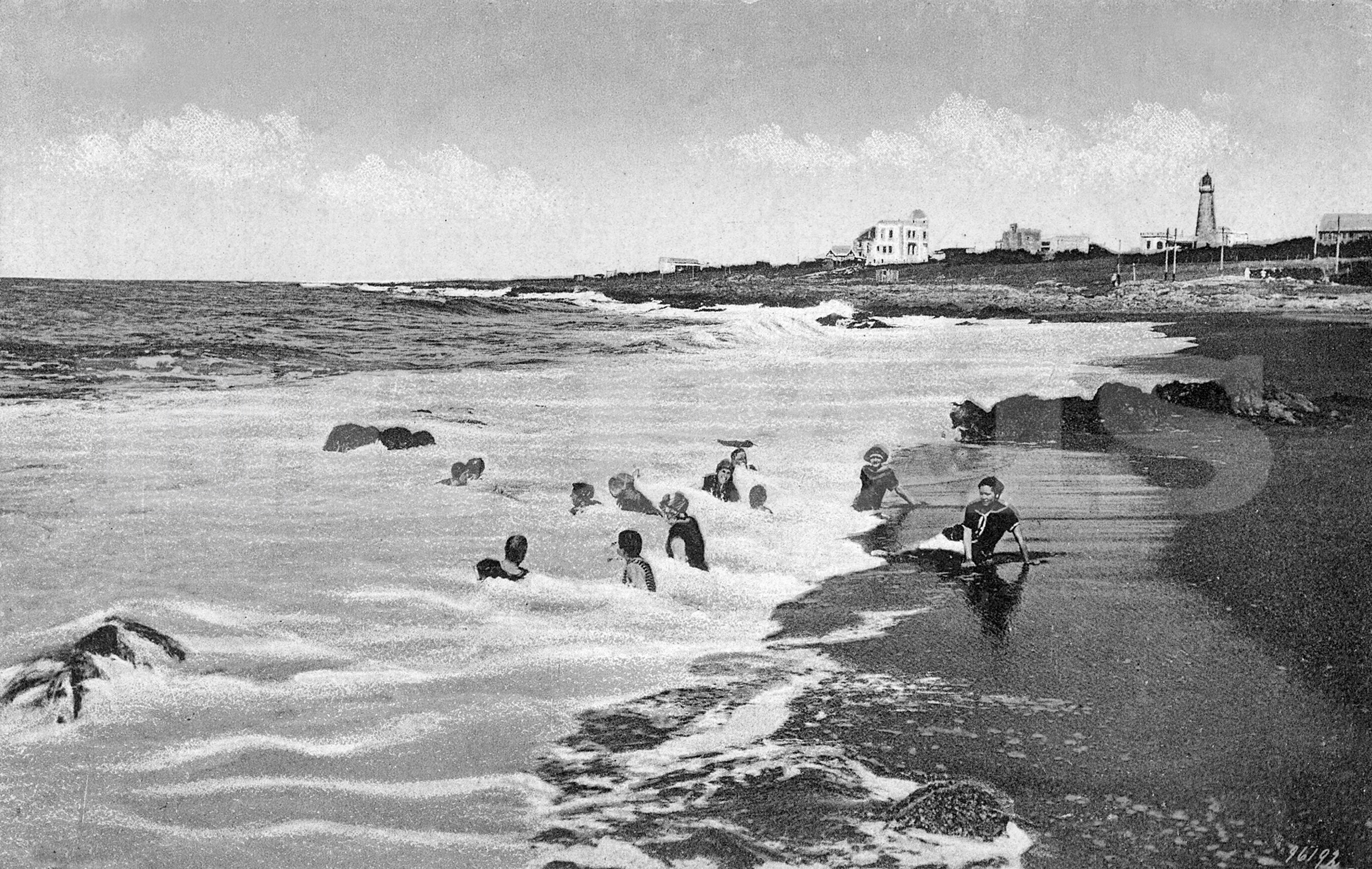 La Brava de Punta del Este hacia el 900. Casi todo es diferente allí hoy. Foto: Archivo El País.