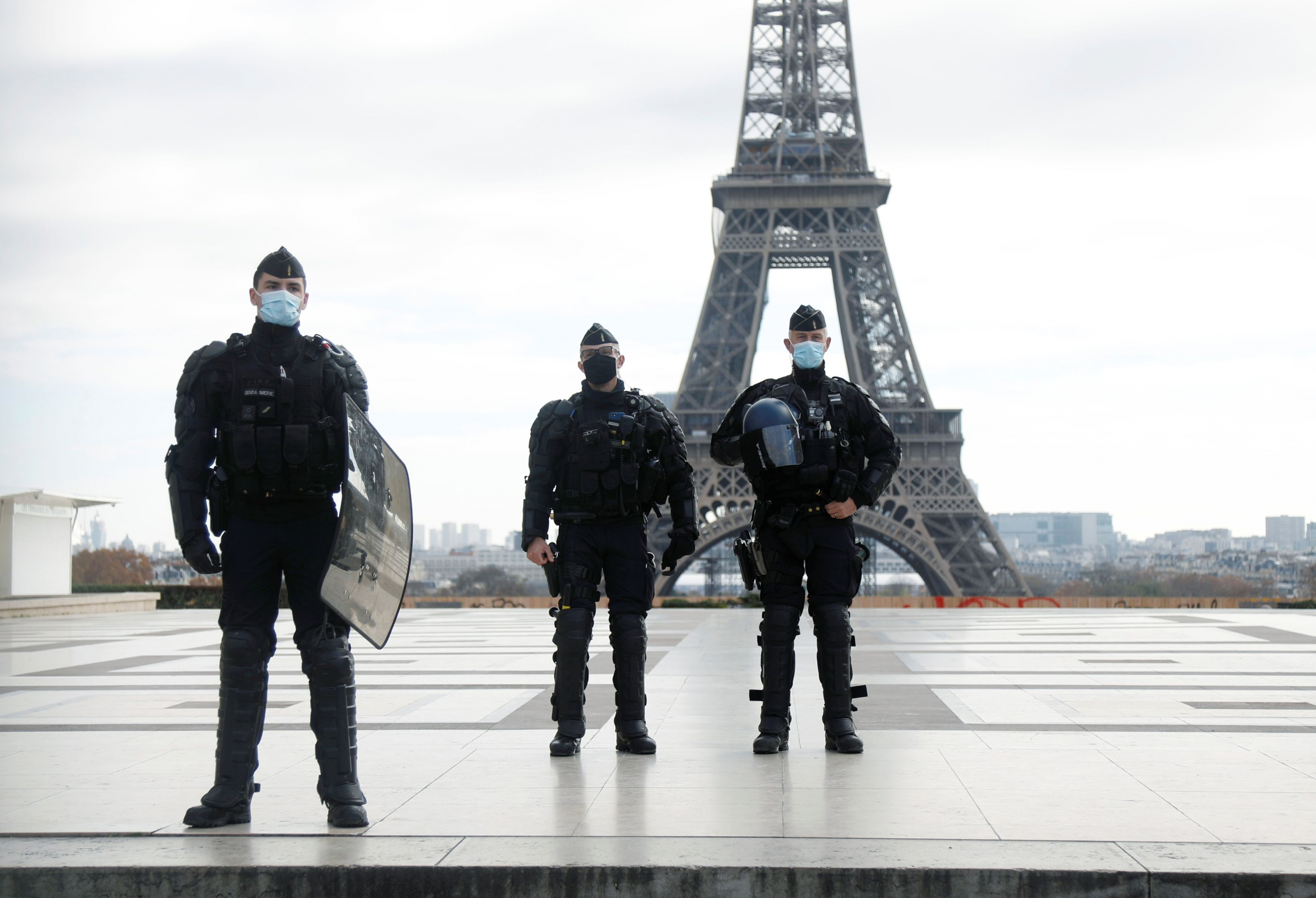 Policía en París, Francia. Foto: Reuters