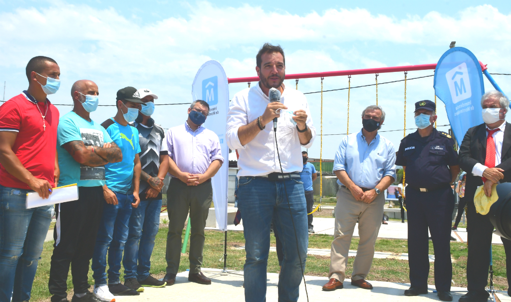 La IMM financió la inauguración de una plaza pública en el "corazón" del Comcar. Foto: Francisco Flores