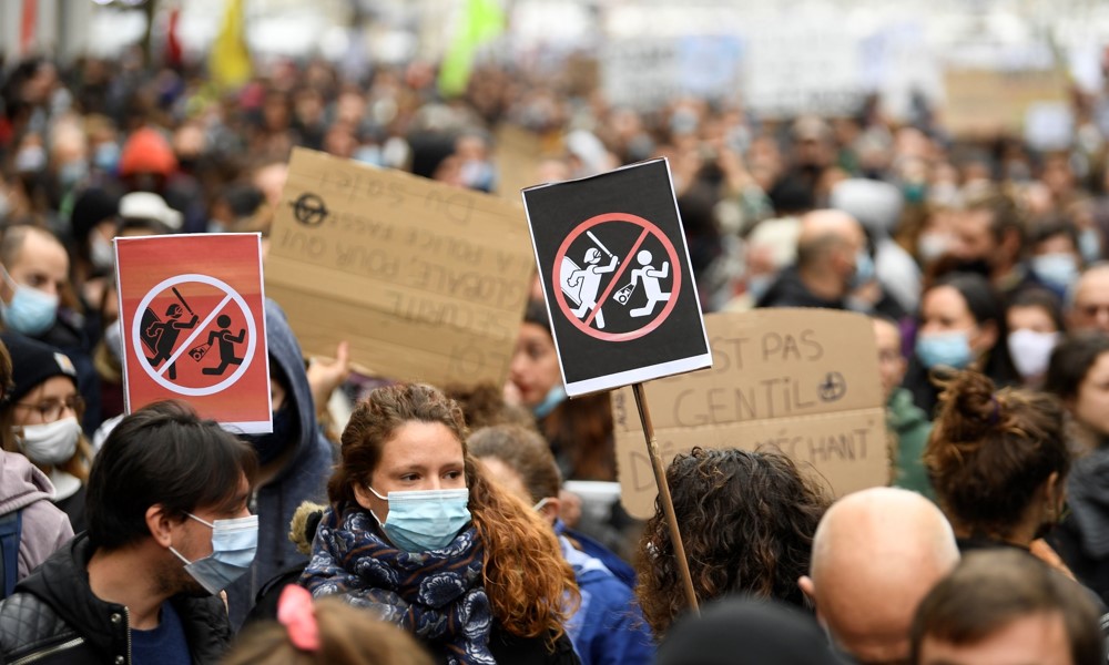 Protestas en Francia tras ley que limita filmaciones en procedimientos policiales. Foto: AFP