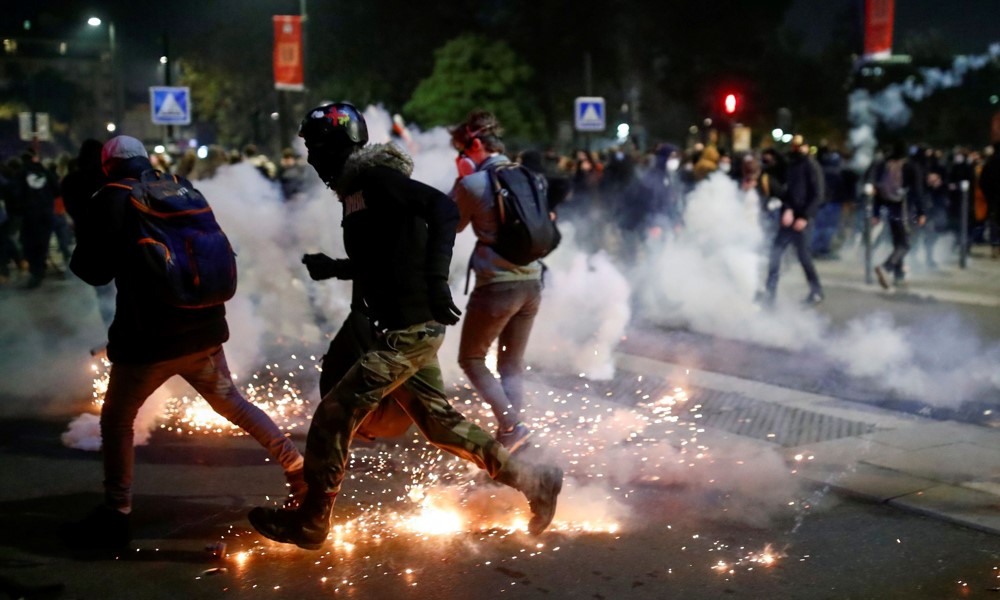 Incidentes en Nantes durante protestas en las calles. Foto: Reuters