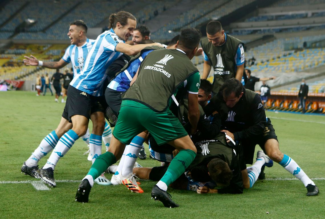 Racing eliminó a Flamengo en los penales