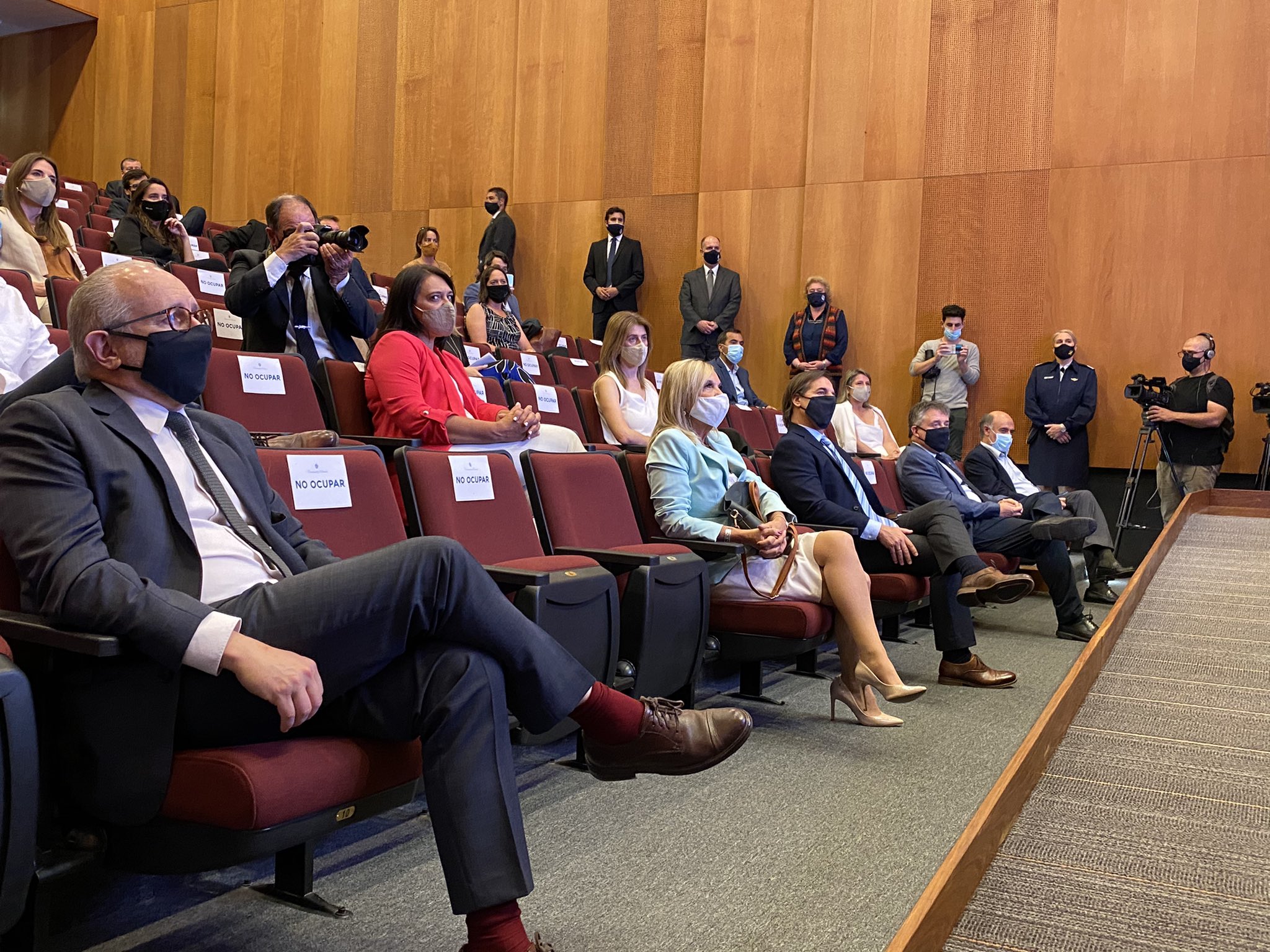 Pablo Da Silveira, Beatriz Argimón, Luis Lacalle Pou, Omar Paganini y Pablo Mieres. Foto: Presidencia.