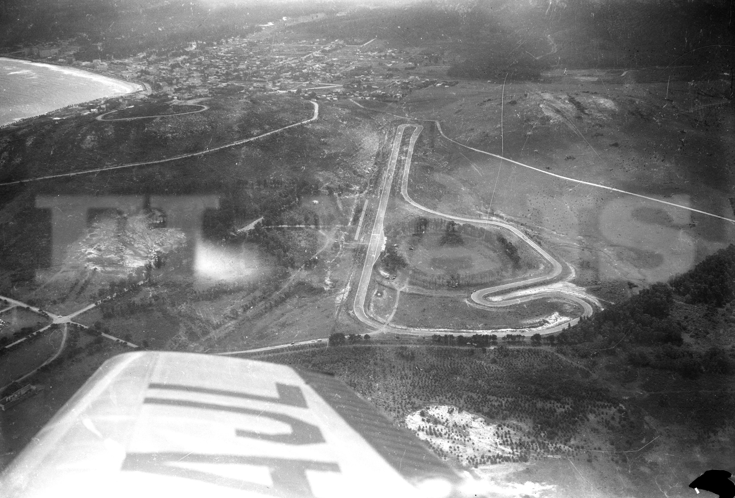 La vista aérea del autódromo permite ubicarlo en su cercanía con el balneario. Foto: Archivo El País