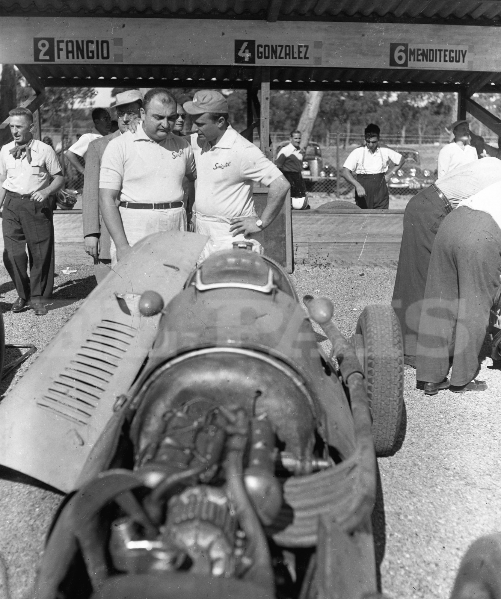 El argentino José Froilán González (izq.), tercero en el Mundial de 1951 y subcampeón en 1954. Foto: Archivo El País.