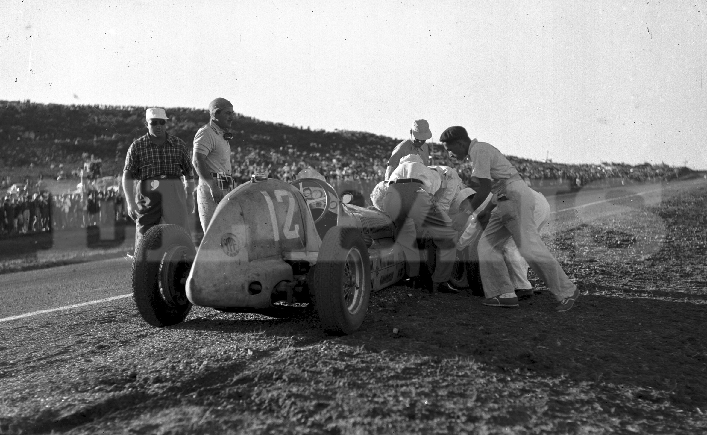 Para este auto la carrera terminó antes. Foto: Archivo El País.