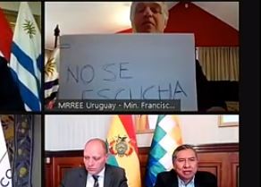 Cartel de no se escucha puesto por el ministro Francisco Bustillo. Foto: Captura